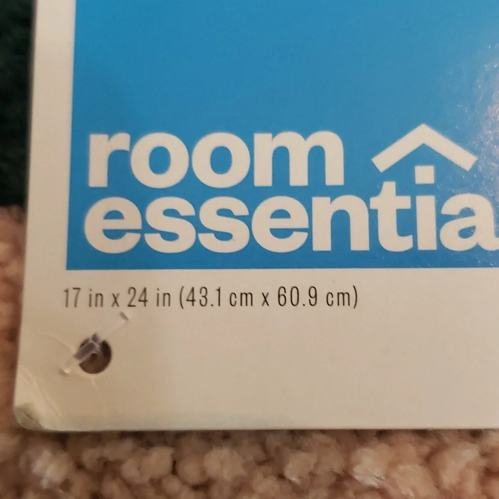 ROOM ESSENTIALS BATH RUG - Picture 3 of 6